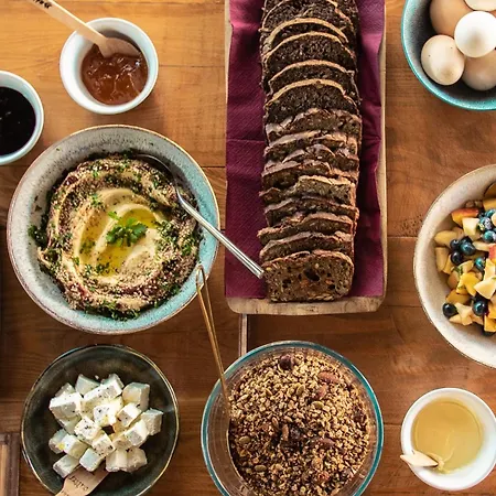 Bed & Breakfast Yoga, Bed & Vegan Breakfast *