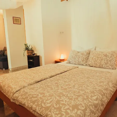 Yoga, Bed & Vegan Breakfast