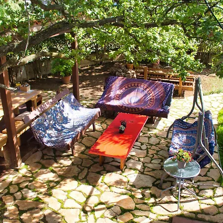 Bed & Breakfast Yoga, Bed & Vegan Breakfast *