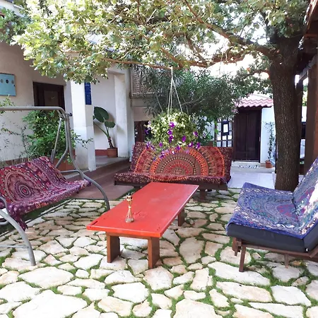 Bed & Breakfast Yoga, Bed & Vegan Breakfast *