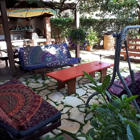 Bed & Breakfast Yoga, Bed & Vegan Breakfast *